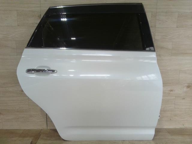 【中古】中古部品 マークＸジオ ANA10 右ﾘｱﾄﾞｱ 【3310390100-250217000513300】