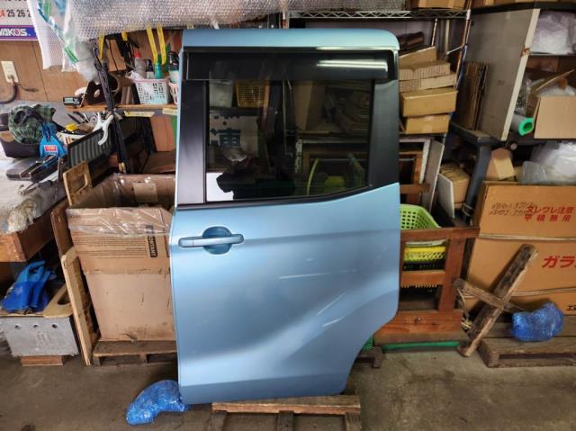 【中古】中古部品 デイズルークス B21A 左ﾘｱﾄﾞｱ 【3330220100-250219000113400】