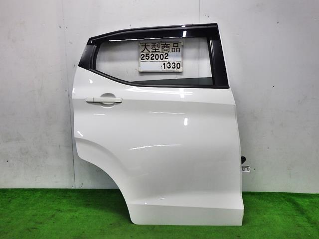【中古】中古部品 デイズ B44W 右ﾘｱﾄﾞｱ 【3330890100-000025200213300】