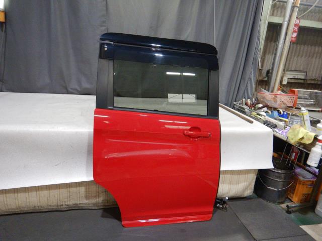 【中古】中古部品 ソリオ MA36S 右ﾘｱﾄﾞｱ 【3330810100-250219000213300】