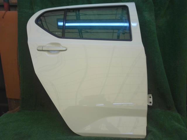 【中古】中古部品 ミライース LA350S 右リアドア 【3260240000-250225000113300】