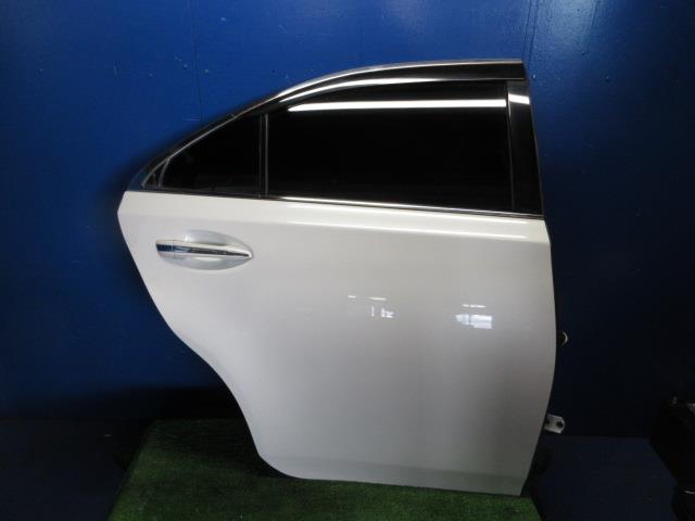 【中古】中古部品 ＳＡＩ AZK10 右ﾘｱﾄﾞｱ 【3310270100-000014652313300】
