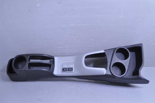 【中古】中古部品 アクア NHP10 ｺﾝｿｰﾙﾎﾞｯｸｽ 【3310580000-250226000777100】