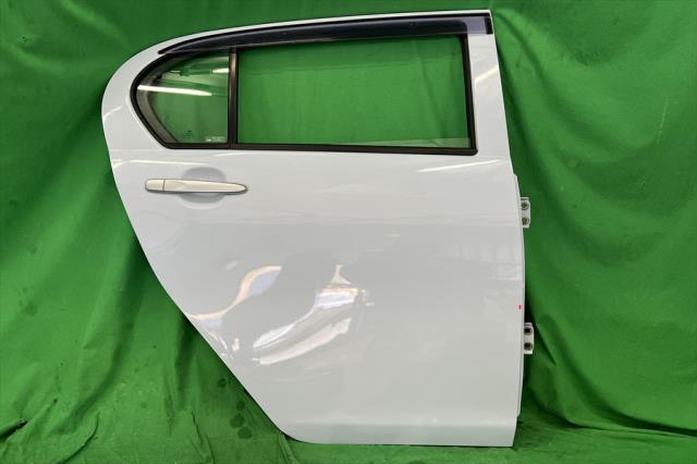 【中古】中古部品 ミライース LA300S 右ﾘｱﾄﾞｱ 【3330240100-002025524213300】