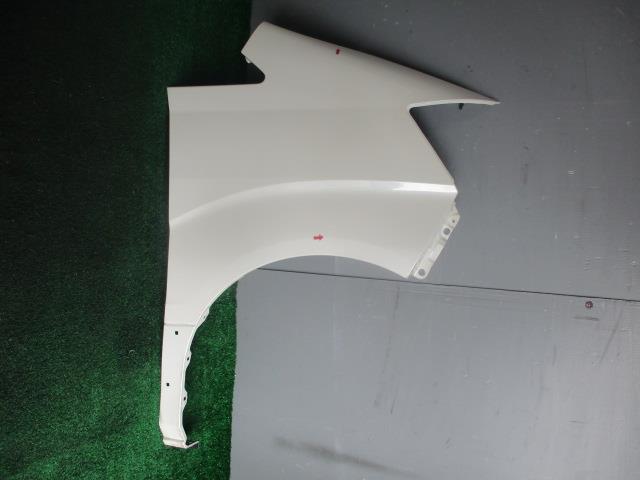 【中古】中古部品 アルファード ANH10W 右ﾌﾛﾝﾄﾌｪﾝﾀﾞｰ 【3330560100-001615497810600】