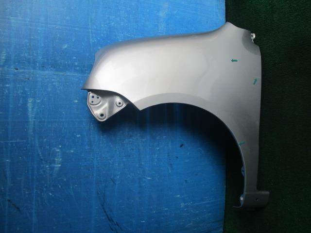 【中古】中古部品 ムーヴラテ L550S 左ﾌﾛﾝﾄﾌｪﾝﾀﾞｰ 【3330560100-001296772210700】 7,030円