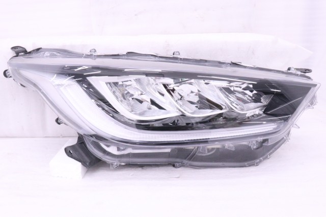 【中古】中古部品 ヤリス MXPA10 右ﾍｯﾄﾞﾗﾝﾌﾟ 【3260520000-250303500710800】