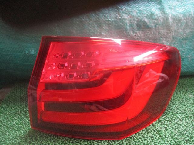 【中古】中古部品 BMW 5シリーズ MT25 右ﾃｰﾙﾗﾝﾌﾟ 【3500080000-241113000915500】