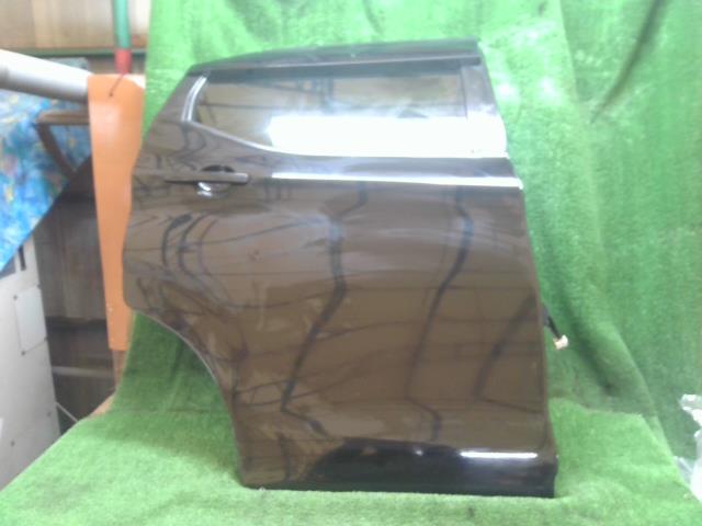 【中古】中古部品 デイズ B44W 右ﾘｱﾄﾞｱ 【3260240000-250304000213300】