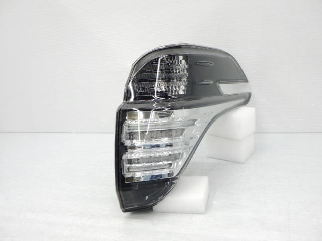 【中古】再生部品 ヴェルファイア AGH30W 右ﾃｰﾙﾗﾝﾌﾟ 【3380010000-250304501115500】