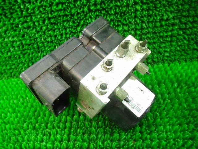 【中古】中古部品 ＡＺワゴン MJ23S ABSｱｸﾁｭｴｰﾀｰ 【3330210100-000037031442500】