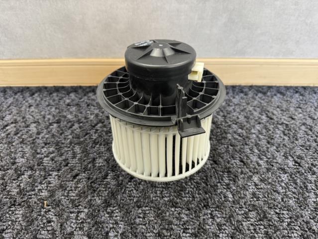 【中古】中古部品 ティーダ NC11 ﾋｰﾀｰﾌﾞﾛｱﾓｰﾀｰ 【3330440100-250305000167900】