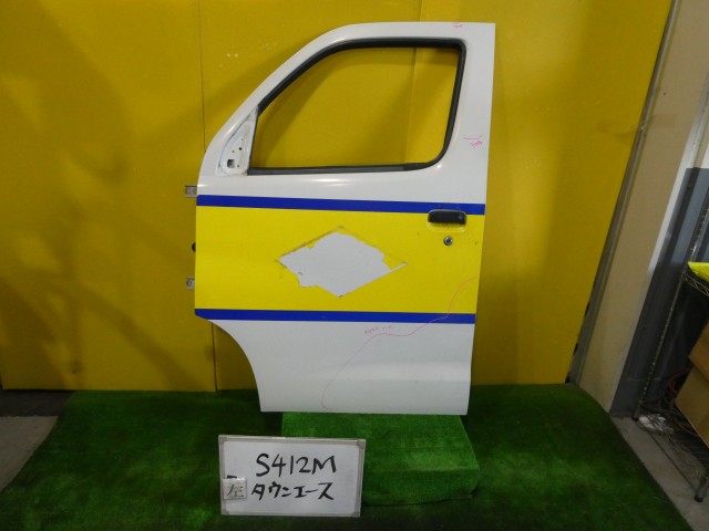 【中古】中古部品 タウンエース S412M 左ﾌﾛﾝﾄﾄﾞｱ 【3331010600-250301001313200】