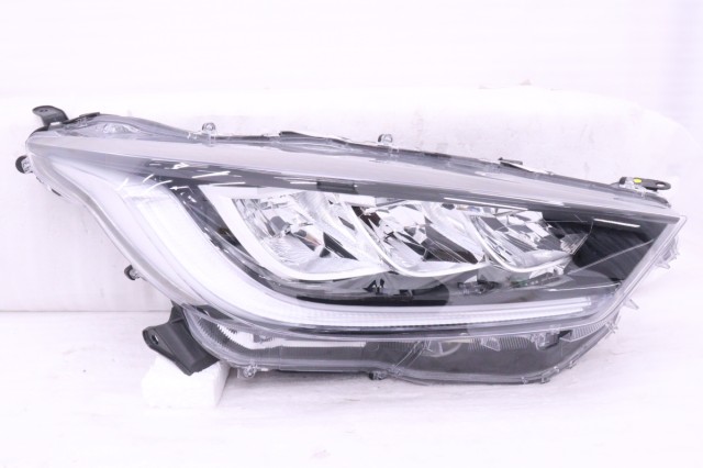 【中古】中古部品 ヤリス MXPA10 右ﾍｯﾄﾞﾗﾝﾌﾟ 【3260520000-250307501410800】