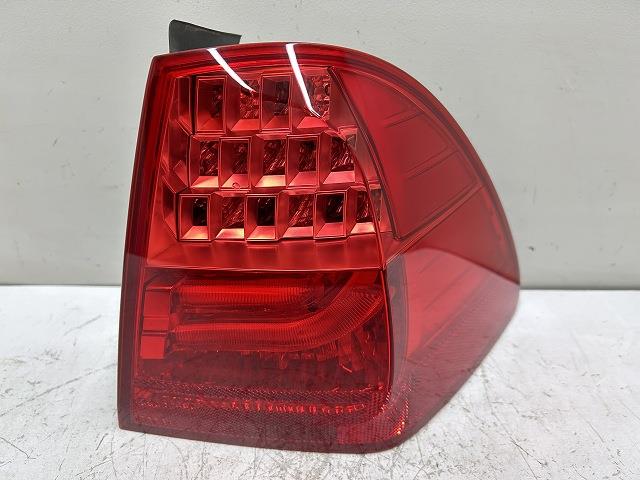 【中古】中古部品 BMW 3シリーズ VR20 右ﾃｰﾙﾗﾝﾌﾟ 【3310070100-000090767615500】