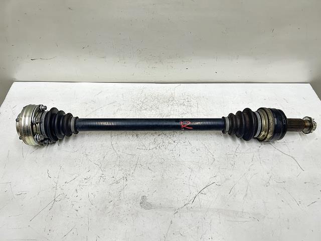 【中古】中古部品 BMW 3シリーズ VR20 右リアドライブシャフト 【3310070100-000090767642300】|e-cleマート