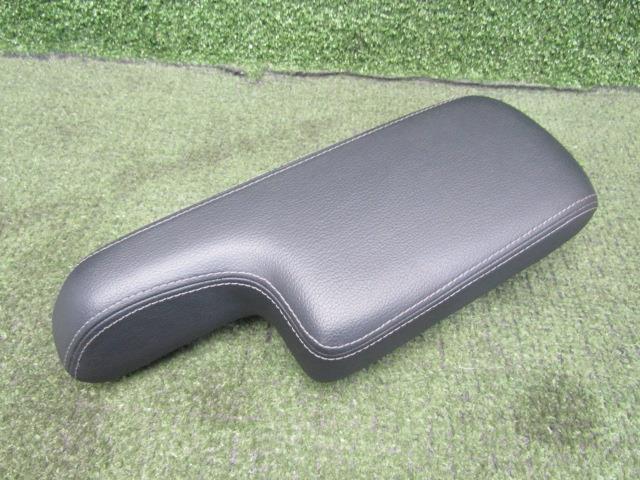 【中古】中古部品 フィット GP6 ｺﾝｿｰﾙﾎﾞｯｸｽ 【3330200100-242386000077100】