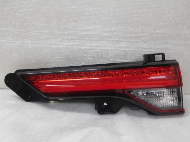 【中古】中古部品 アウトランダー GN0W 右ﾃｰﾙﾗﾝﾌﾟ 【3380050000-000036772715500】