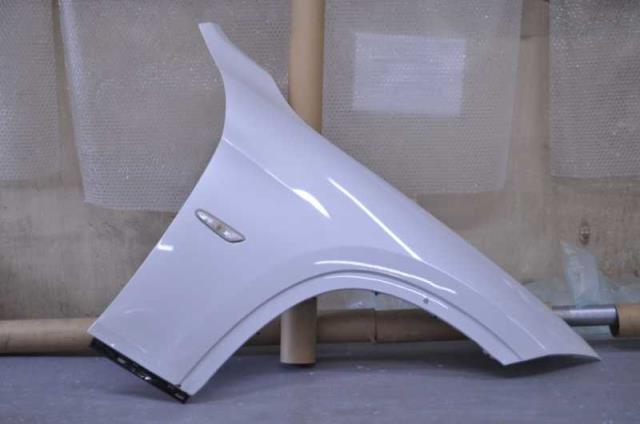 【中古】中古部品 BMW X1 VL18 右フロントフェンダー 【3310580000-250307000210600】
