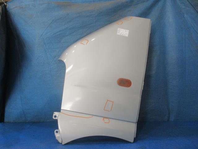 【中古】中古部品 エブリィ DB52V 左ﾌﾛﾝﾄﾌｪﾝﾀﾞｰ 【3310160100-000004429810700】