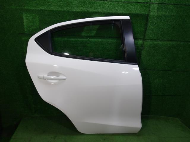 【中古】中古部品 デミオ DJLFJ 右ﾘｱﾄﾞｱ 【3330420100-250228000113300】
