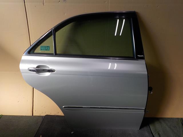 【中古】中古部品 クラウン GRS182 右ﾘｱﾄﾞｱ 【3260200000-250311000113300】 9,488円