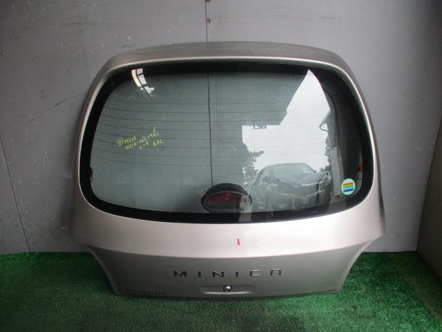 【中古】中古部品 ミニカ H31A ﾊﾞｯｸﾄﾞｱ 【3330560100-001666021415800】