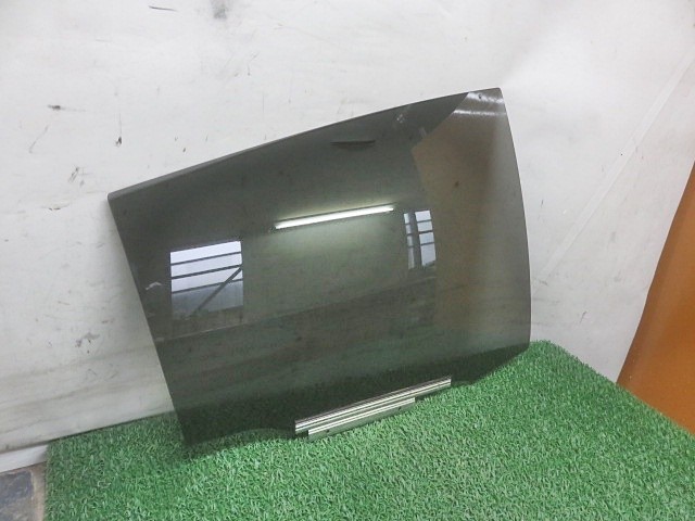 【中古】中古部品 プリウス ZVW50 右ﾘｱﾄﾞｱｶﾞﾗｽ 【3330380100-000037009413330】