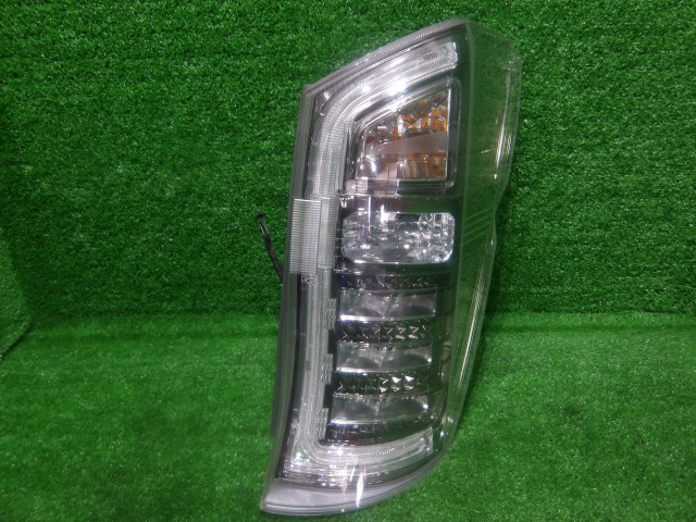 【中古】中古部品 ステップワゴン RK5 右ﾃｰﾙﾗﾝﾌﾟ 【3340140100-000025067015500】