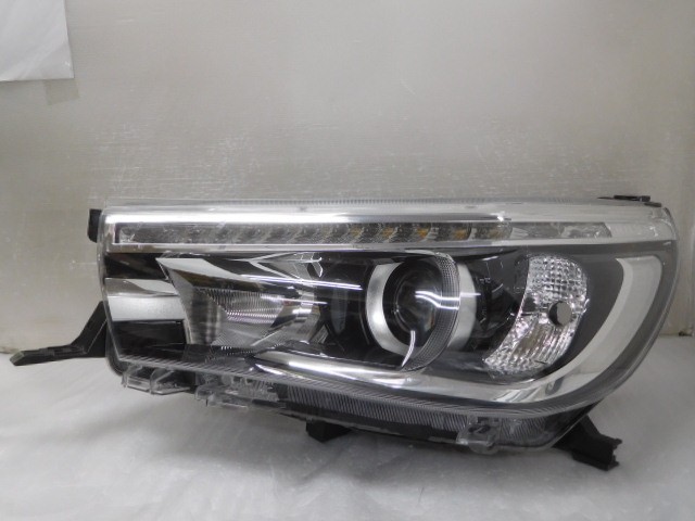 【中古】中古部品 ハイラックス GUN125 左ヘッドランプ 【3380050000-000036779010900】|e-cleマート
