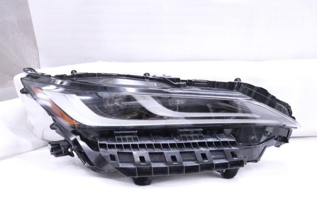 【中古】中古部品 ハリアー MXUA80 右ﾍｯﾄﾞﾗﾝﾌﾟ 【3260520000-250318504010800】