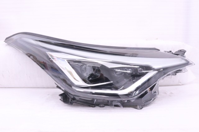 【中古】中古部品 Ｃ－ＨＲ NGX10 右ﾍｯﾄﾞﾗﾝﾌﾟ 【3260520000-250318502010800】