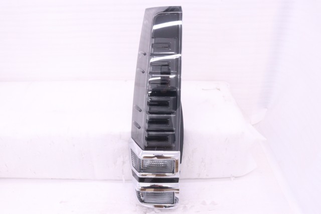 【中古】中古部品 ヴォクシー ZRR80W 左ﾃｰﾙﾗﾝﾌﾟ 【3260520000-250318502315600】