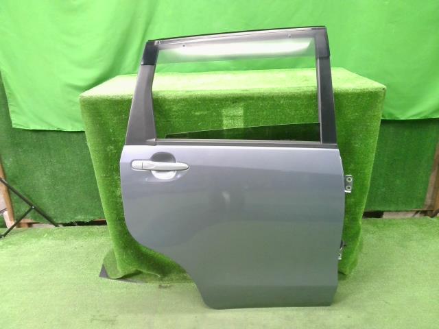 【中古】中古部品 ムーヴ LA100S 右ﾘｱﾄﾞｱ 【3310200100-000021682713300】