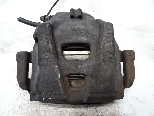 【中古】中古部品 アウディ A4 8KCDH 左ﾌﾛﾝﾄｷｬﾘﾊﾟｰ 【3330990500-250318000144360】
