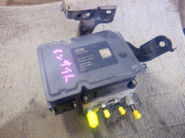 【中古】中古部品 インサイト ZE2 ABSｱｸﾁｭｴｰﾀｰ 【3340140100-000025069542500】
