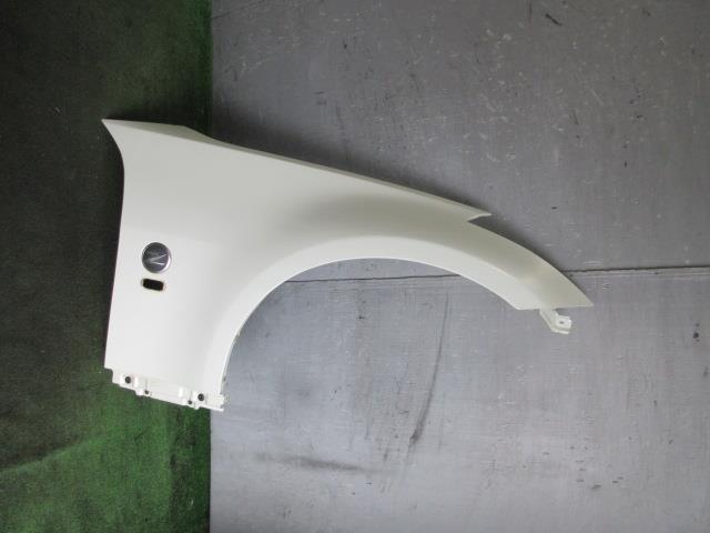 【中古】中古部品 フェアレディZ Z33 右ﾌﾛﾝﾄﾌｪﾝﾀﾞｰ 【3330560100-001584728110600】