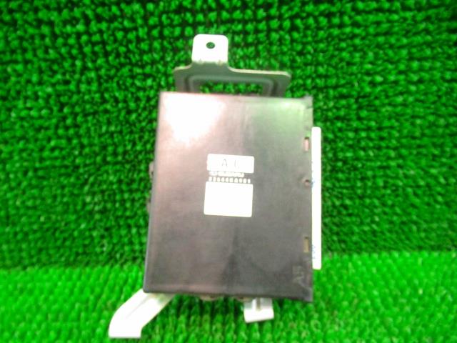 【中古】中古部品 ステラ RN1 ｴﾝｼﾞﾝｺﾝﾋﾟｭｰﾀｰ 【3330210100-000037043463100】
