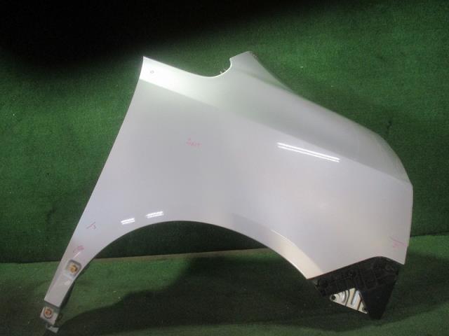 【中古】中古部品 ヴォクシー ZRR70W 右ﾌﾛﾝﾄﾌｪﾝﾀﾞｰ 【3500080000-230706000110600】
