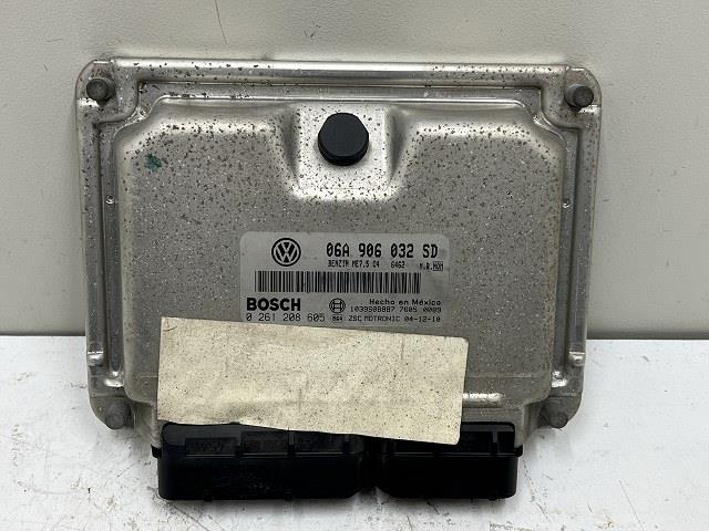 【中古】中古部品 VW ニュービートル 1YAZJ ｴﾝｼﾞﾝｺﾝﾋﾟｭｰﾀｰ 【3310070100-0000Y0760063100】