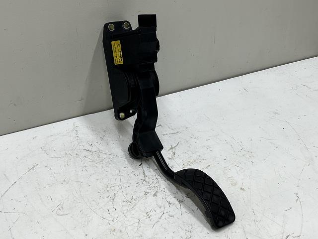 【中古】中古部品 VW ニュービートル 1YAZJ ﾍﾟﾀﾞﾙ 【3310070100-0000Y0760077500】
