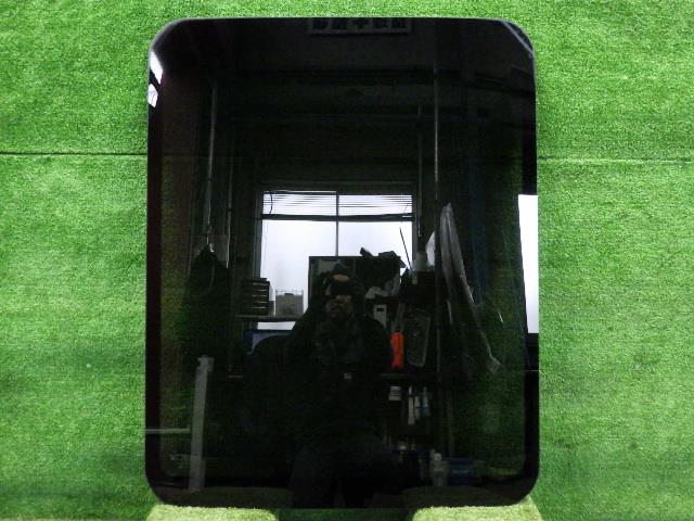 【中古】中古部品 セレナ C26 ｻﾝﾙｰﾌｶﾞﾗｽ 【3330200100-242382000017300】