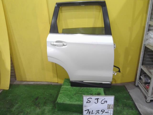 【中古】中古部品 フォレスター SJG 右ﾘｱﾄﾞｱ 【3331010600-250318000513300】