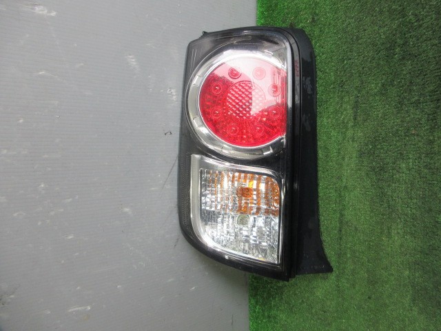 【中古】中古部品 カローラルミオン NZE151N 左ﾃｰﾙﾗﾝﾌﾟ 【3330560100-001490229115600】