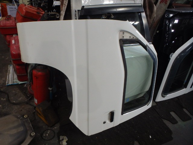 【中古】中古部品 サンバー TT2 左ﾌﾛﾝﾄﾄﾞｱ 【3331010800-000023096913200】