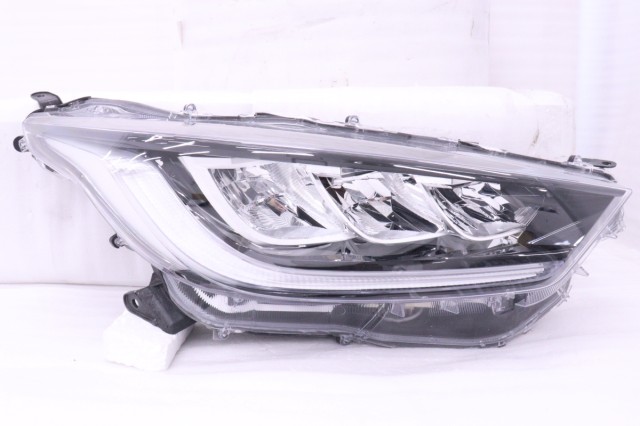 【中古】中古部品 ヤリス MXPA10 右ﾍｯﾄﾞﾗﾝﾌﾟ 【3260520000-250329500910800】
