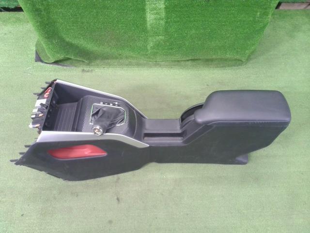 【中古】中古部品 ライズ A200A ｺﾝｿｰﾙﾎﾞｯｸｽ 【3310200100-000021693277100】
