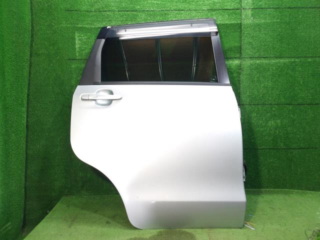 【中古】中古部品 ステラ LA110F 右ﾘｱﾄﾞｱ 【3330420100-250327000213300】