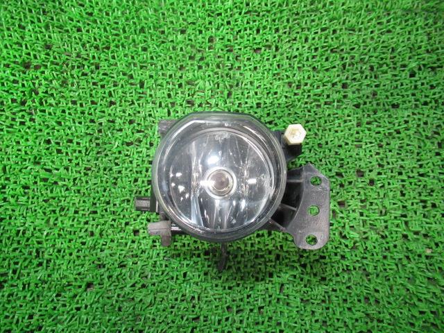 【中古】中古部品 BMW 3シリーズ VA20 右ﾌｫｸﾞﾗﾝﾌﾟ 【3330540100-250331000310850】