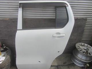 【中古】中古部品 ワゴンＲ MH34S 左ﾘｱﾄﾞｱ 【3310030100-250329000113400】 11,168円